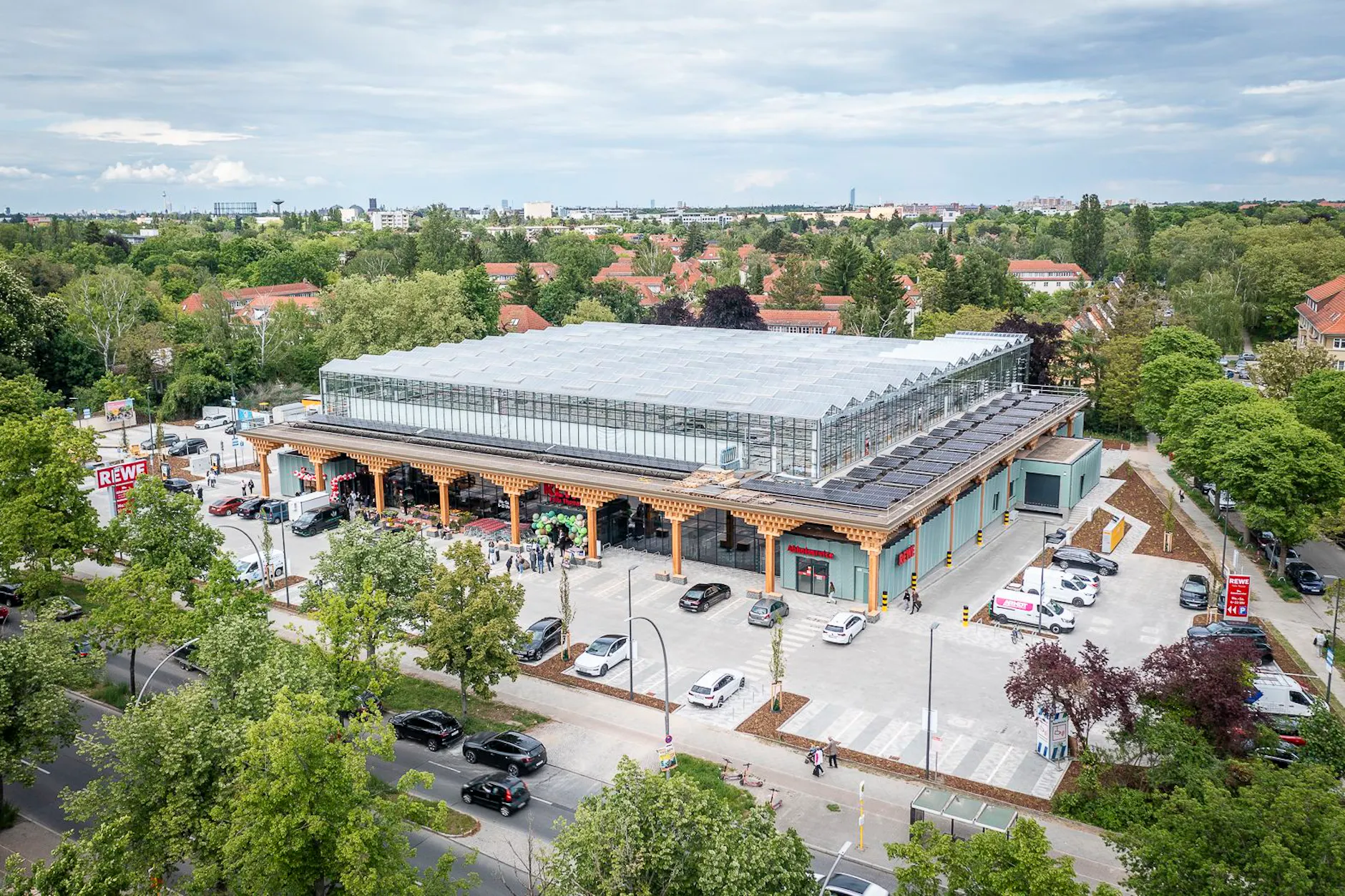 Frischer geht's nicht: REWE eröffnet Markt mit Dachfarm in Berlin!