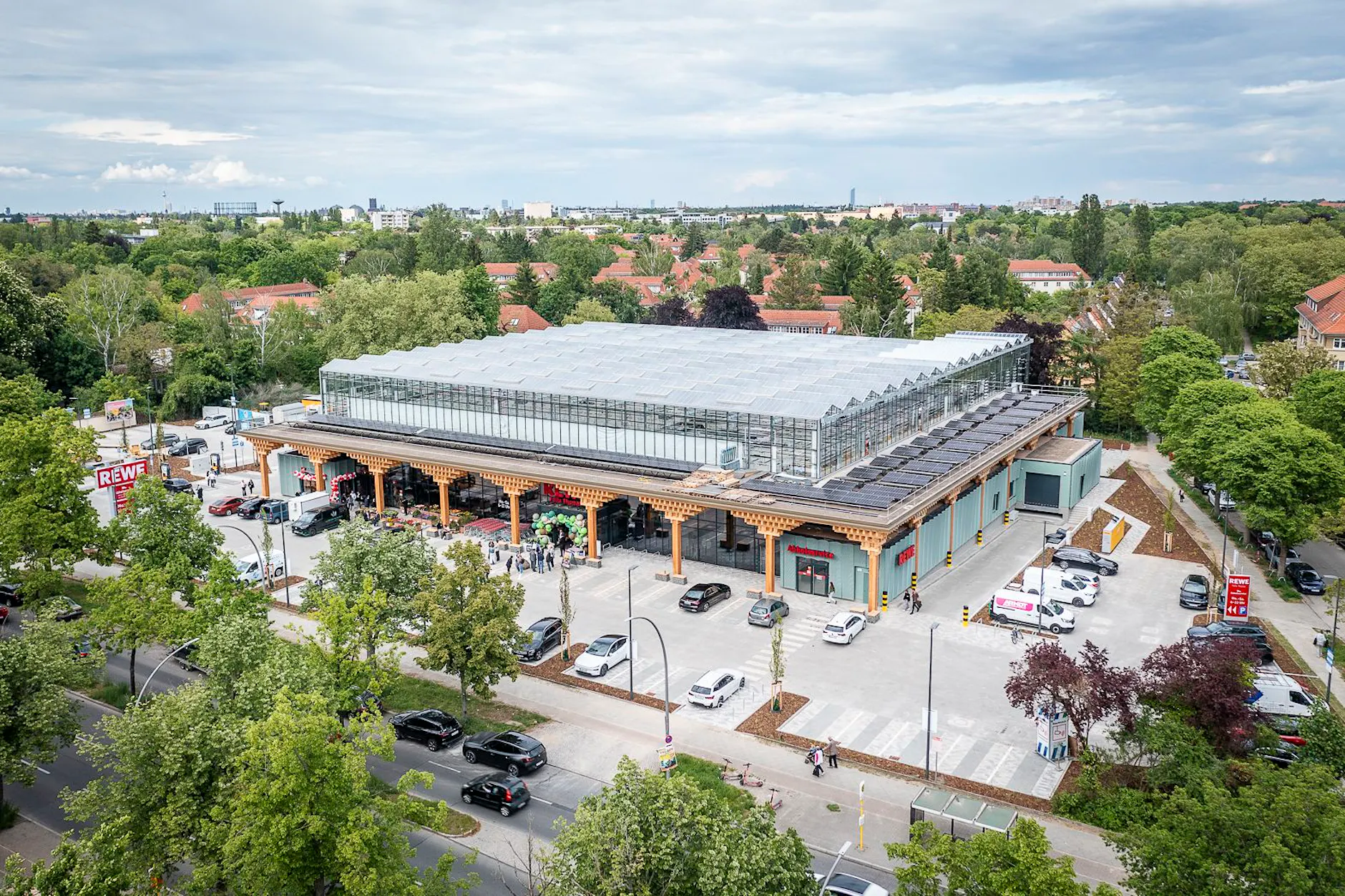 Frischer geht's nicht: REWE eröffnet Markt mit Dachfarm in Berlin!