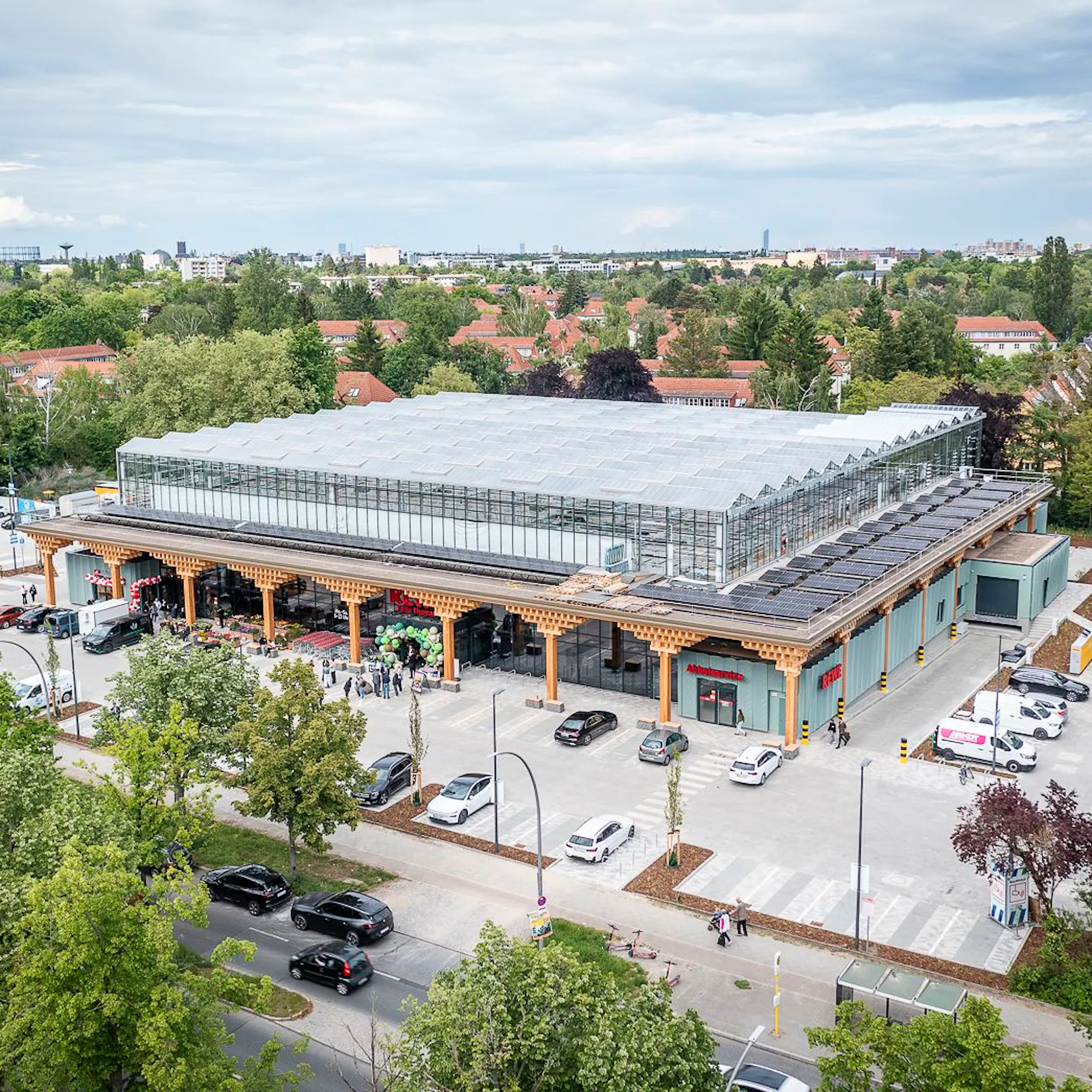 Frischer geht's nicht: REWE eröffnet Markt mit Dachfarm in Berlin!