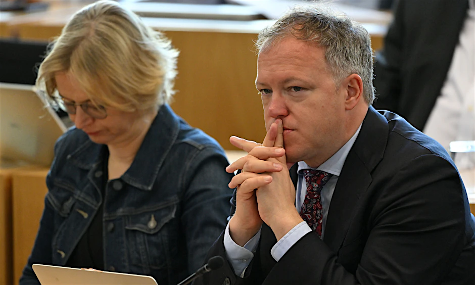Mario Voigt (r-l, CDU) regiert Thüringen mit einer Brombeer-Koalition.