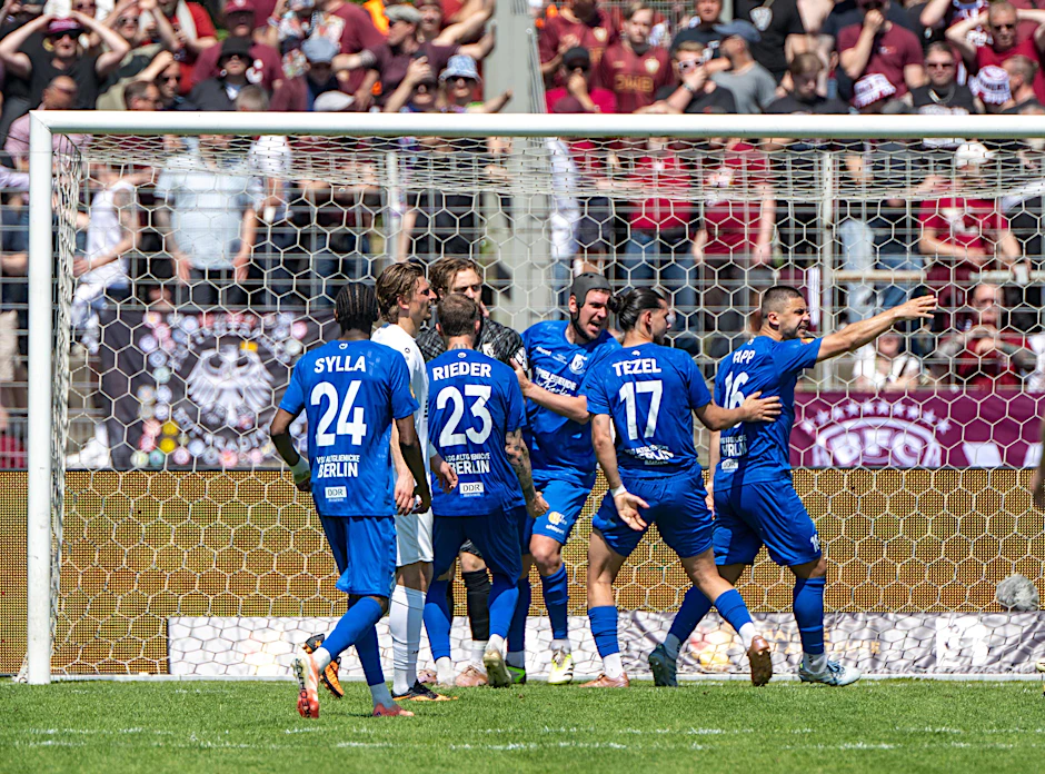 2:1 nach Verlängerung: VSG Altglienicke besiegt den BFC Dynamo im Mommsenstadion.