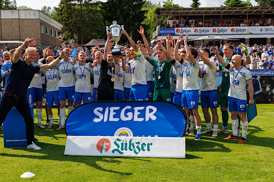 Pokalsieger: Durch den Sieg gegen den SV Pastow ist Hansa Rostock in der kommenden Saison für den DFB-Pokal qualifiziert.