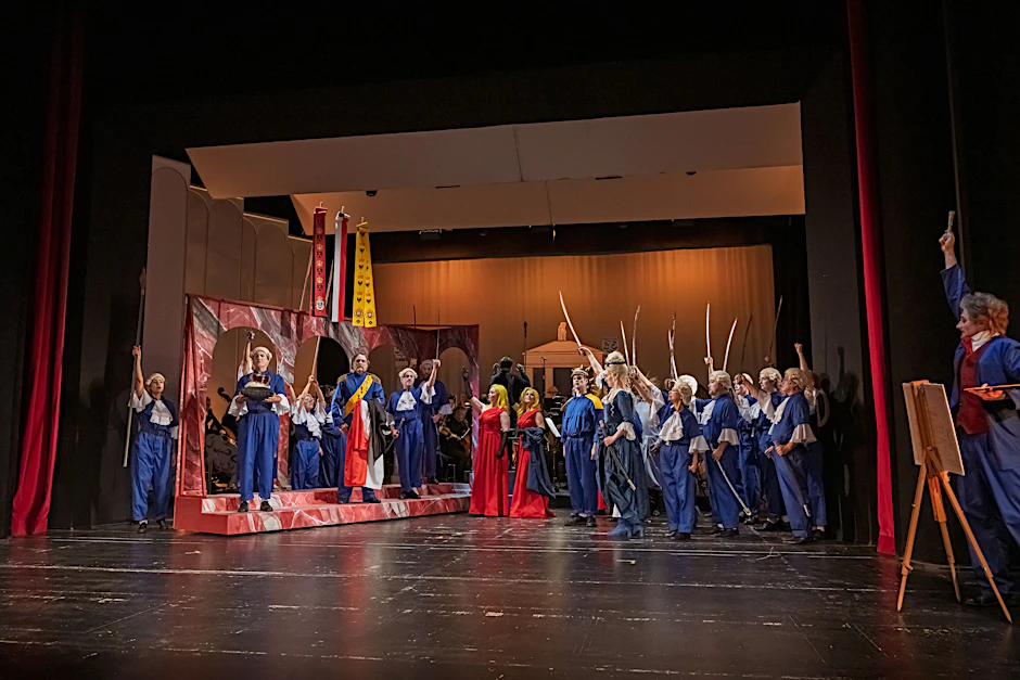 Das Jubiläumsgeschenk war eine vom Ensemble aufgeführte Reise durch 250 Jahre bewegende Theatergeschichte.