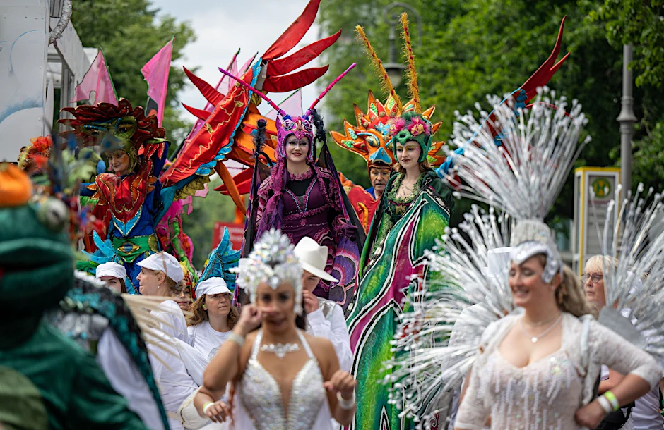 Tänzerinnen und Tänzer der Gruppe "Sapucaiu No Samba".