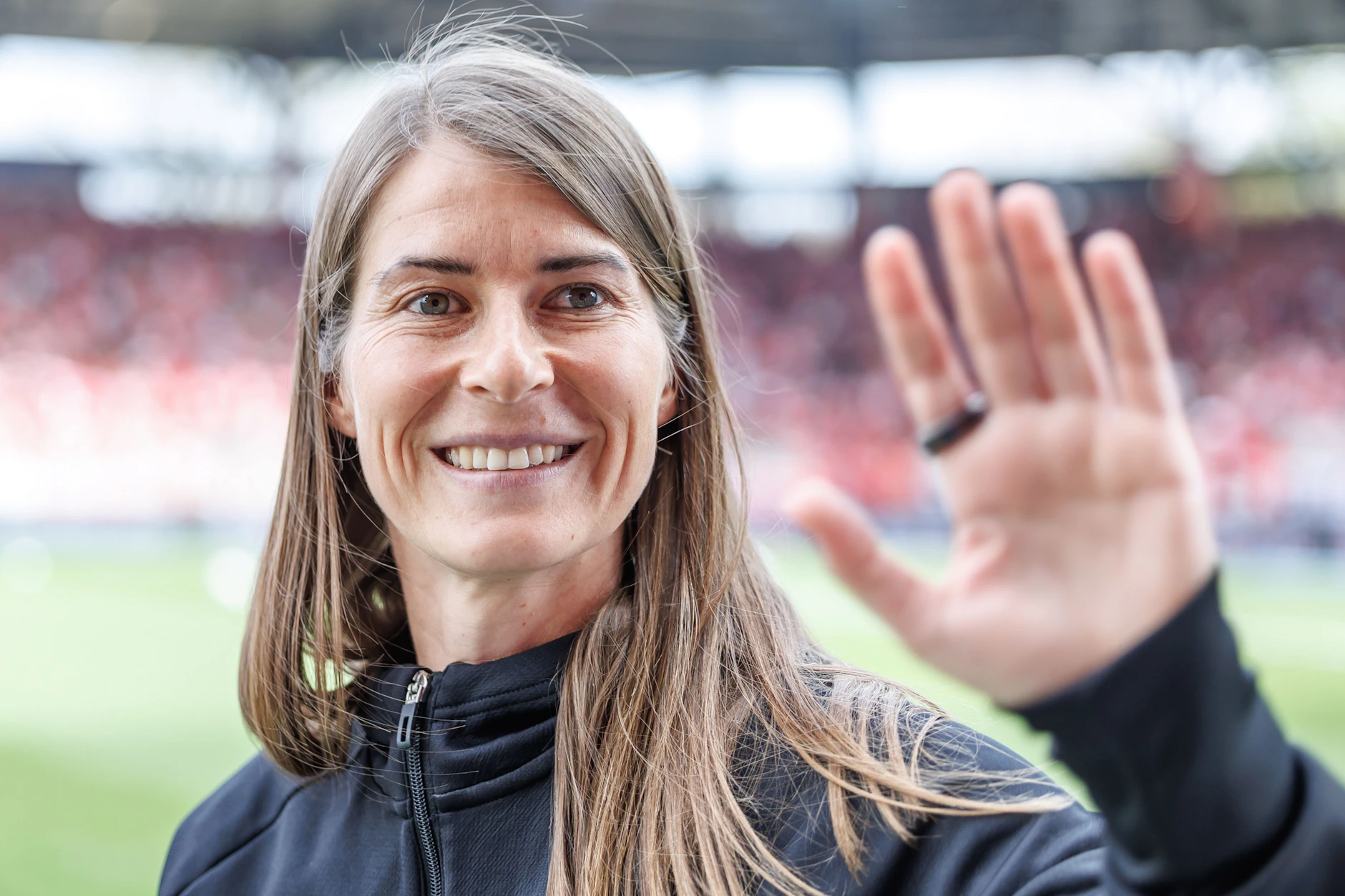 Nach ihrer interimsweisen Tätigkeit als Trainerin des Männerteams soll Marie-Louise Eta die Frauen des 1. FC Union Berlin in der Bundesliga ins obere Drittel führen.