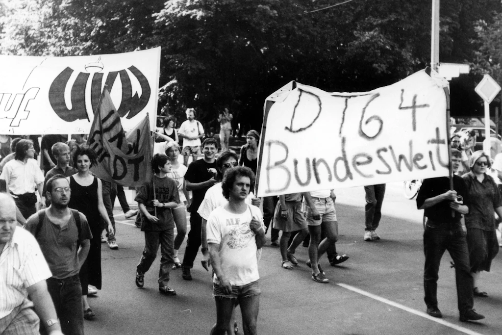  Demonstration für den Erhalt des Jugendradiosenders DT64 in Berlin im Jahr 1991