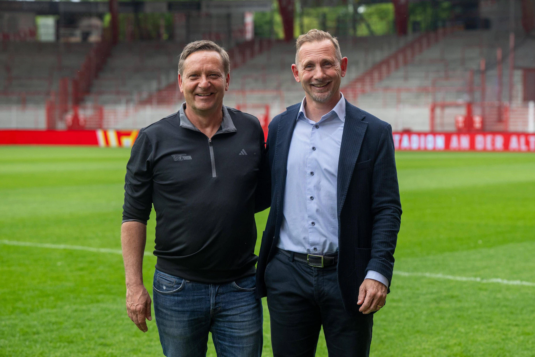 Kann Geschäftsführer Horst Heldt (l.) seinem neuen Trainer Mauro Lustrinelli schon zeitnah neue Spieler für die Union-Abwehr präsentieren?