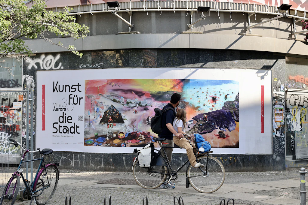 Halle verwandelt sich in eine Galerie unter freiem Himmel