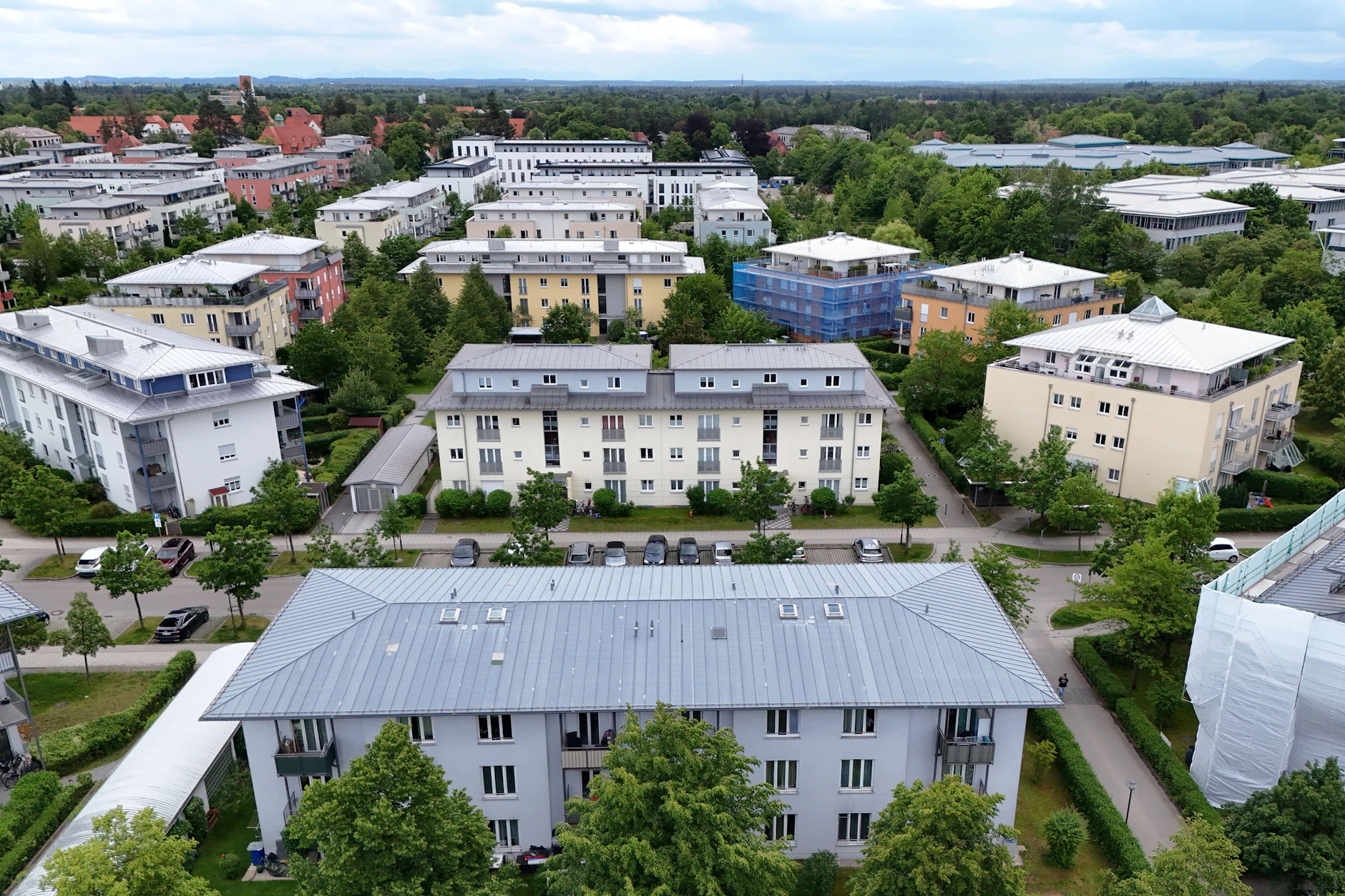 Neue und moderne Häuser prägen das Bild in der Gemeinde Haar bei München. 