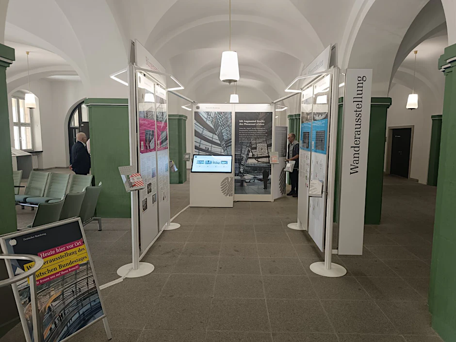 Die Wanderausstellung ist bis Freitag im Foyer des Neuen Rathauses in Dresden zu sehen. 