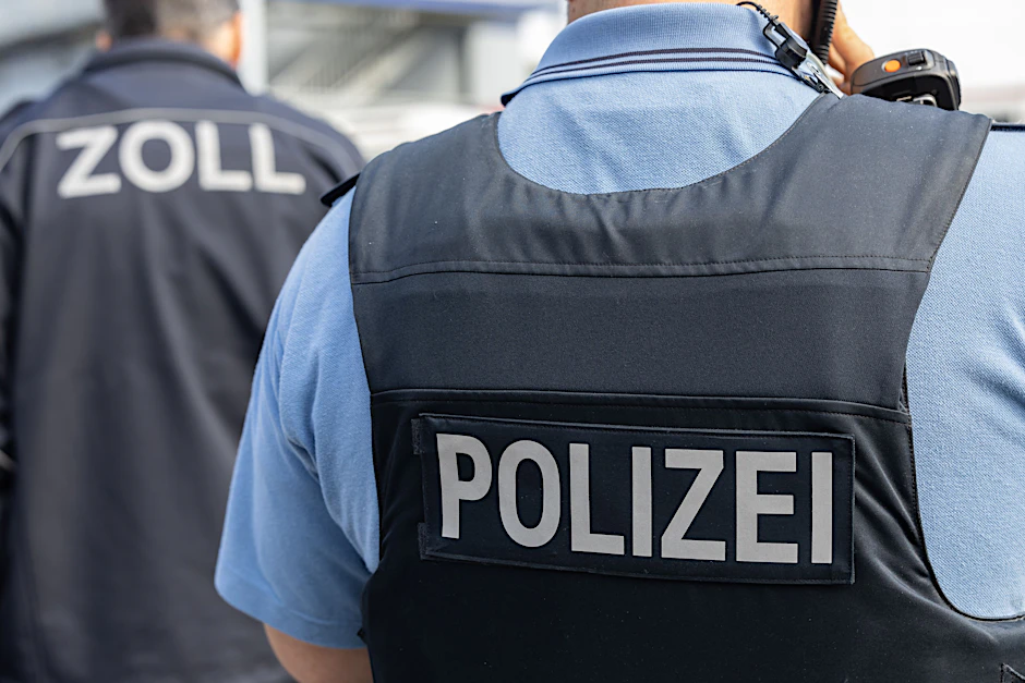Zollbeamte und Ordnugsbehörden kontrollierten zahlreiche Gastronomiebetriebe in Brandenburg.