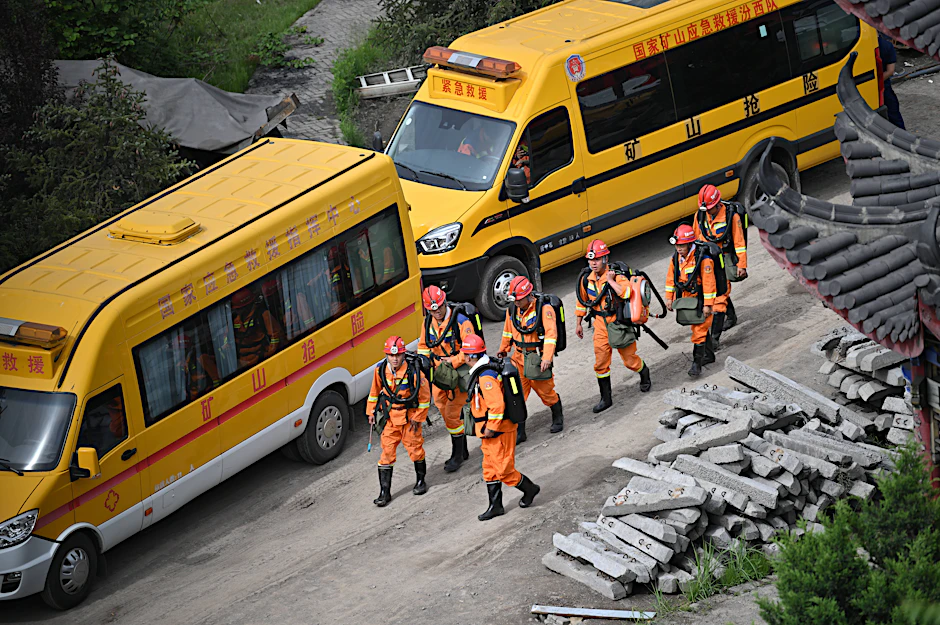 Rettungskräfte an der Liushenyu-Kohlemine in Qinyuan in der chinesischen Provinz Shanxi
