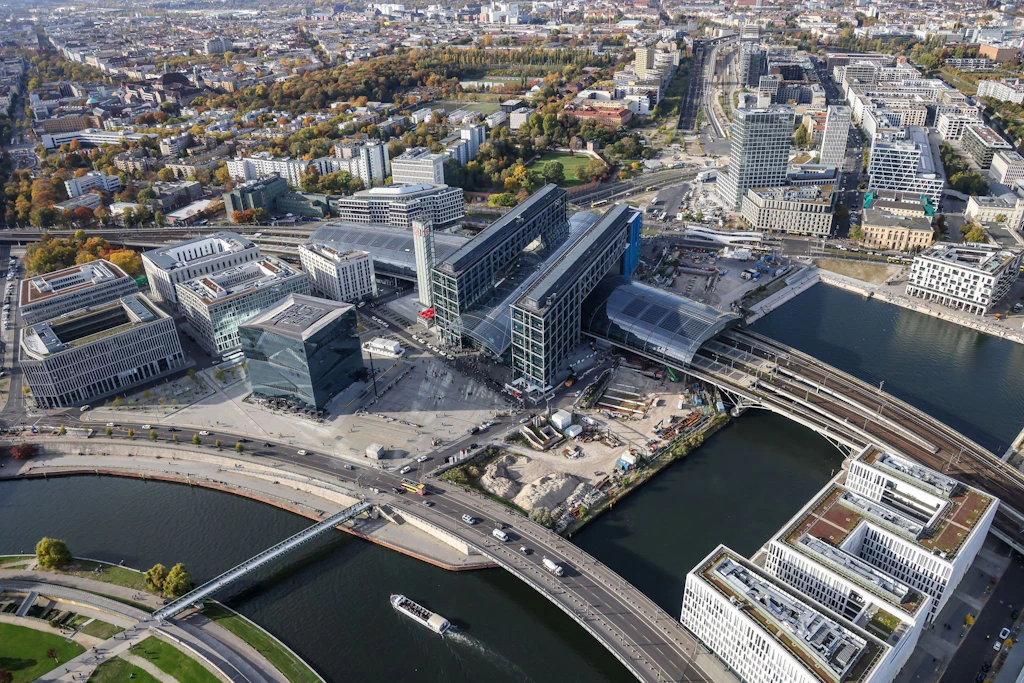 20 Jahre Berlin Hauptbahnhof: Ein gläserner Palast des Scheiterns