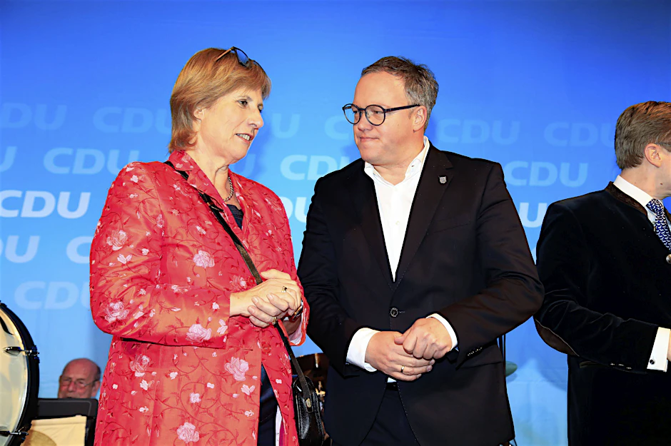 Seit November ist Christiane Schmidt-Rose krankgeschrieben. (Hier im Bild mit Mario Voigt beim 32. Politischen Aschermittwoch der CDU Weimarer Land in der Vereinsbrauerei Apolda. (05.03.2025))