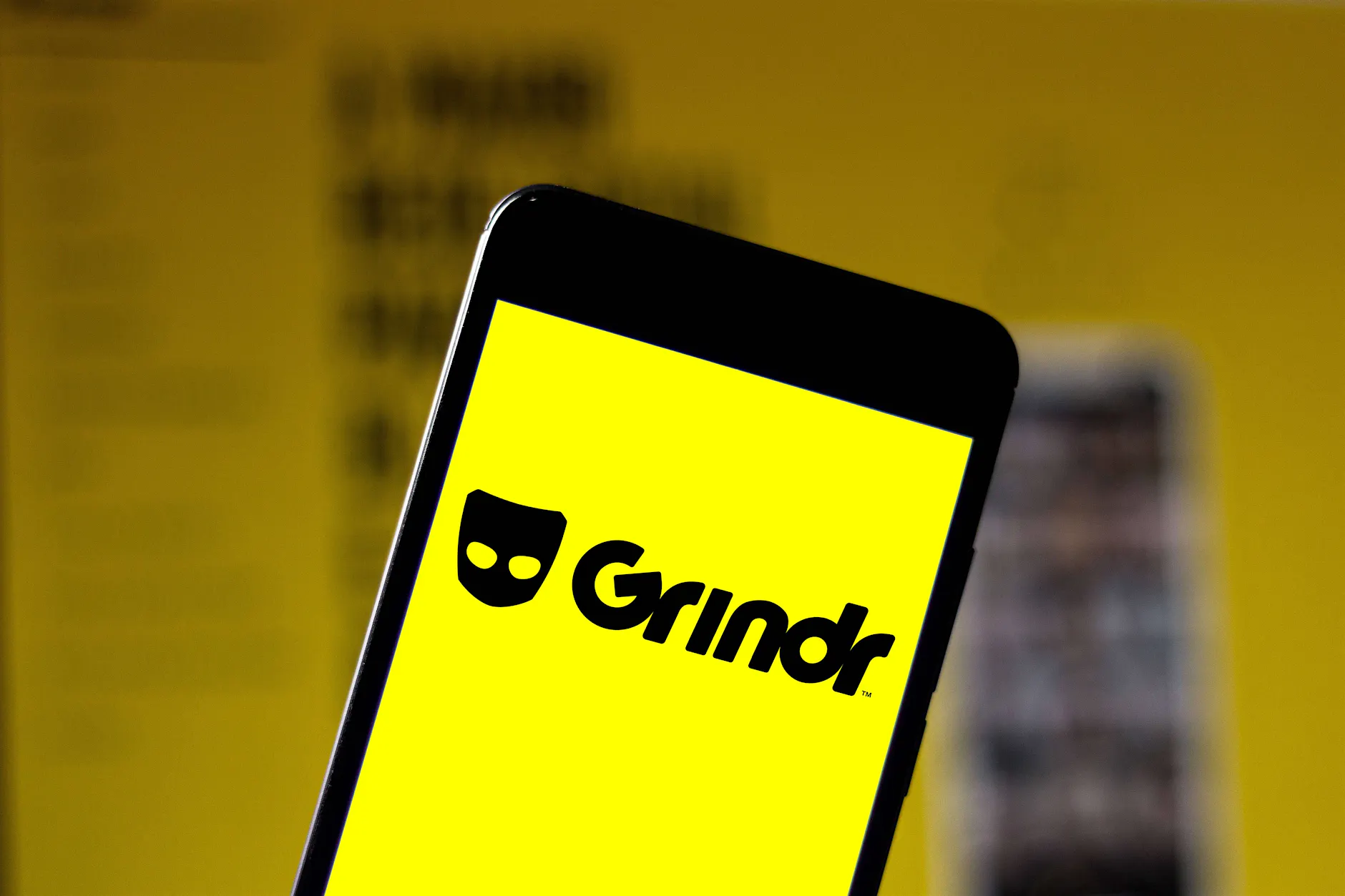 Queerer Musiker aus Berlin bei Grindr-Date in seiner Wohnung überfallen