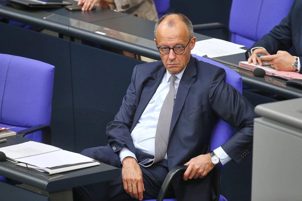 Mehr Arbeit für gleichen Lohn? Was Merz und Mercedes nicht verstehen