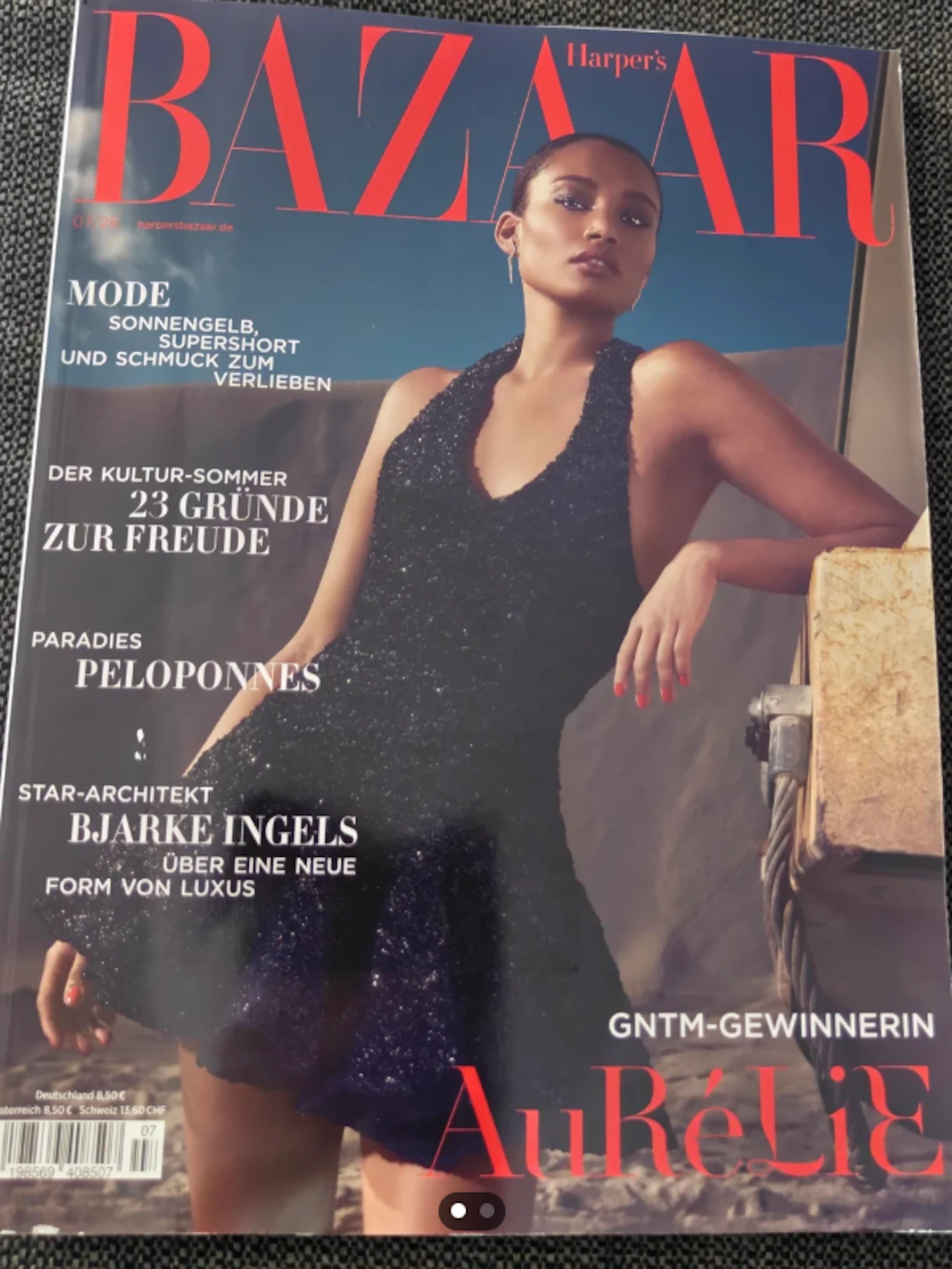 Aurélie ziert das „Harper's Bazaar“-Cover.