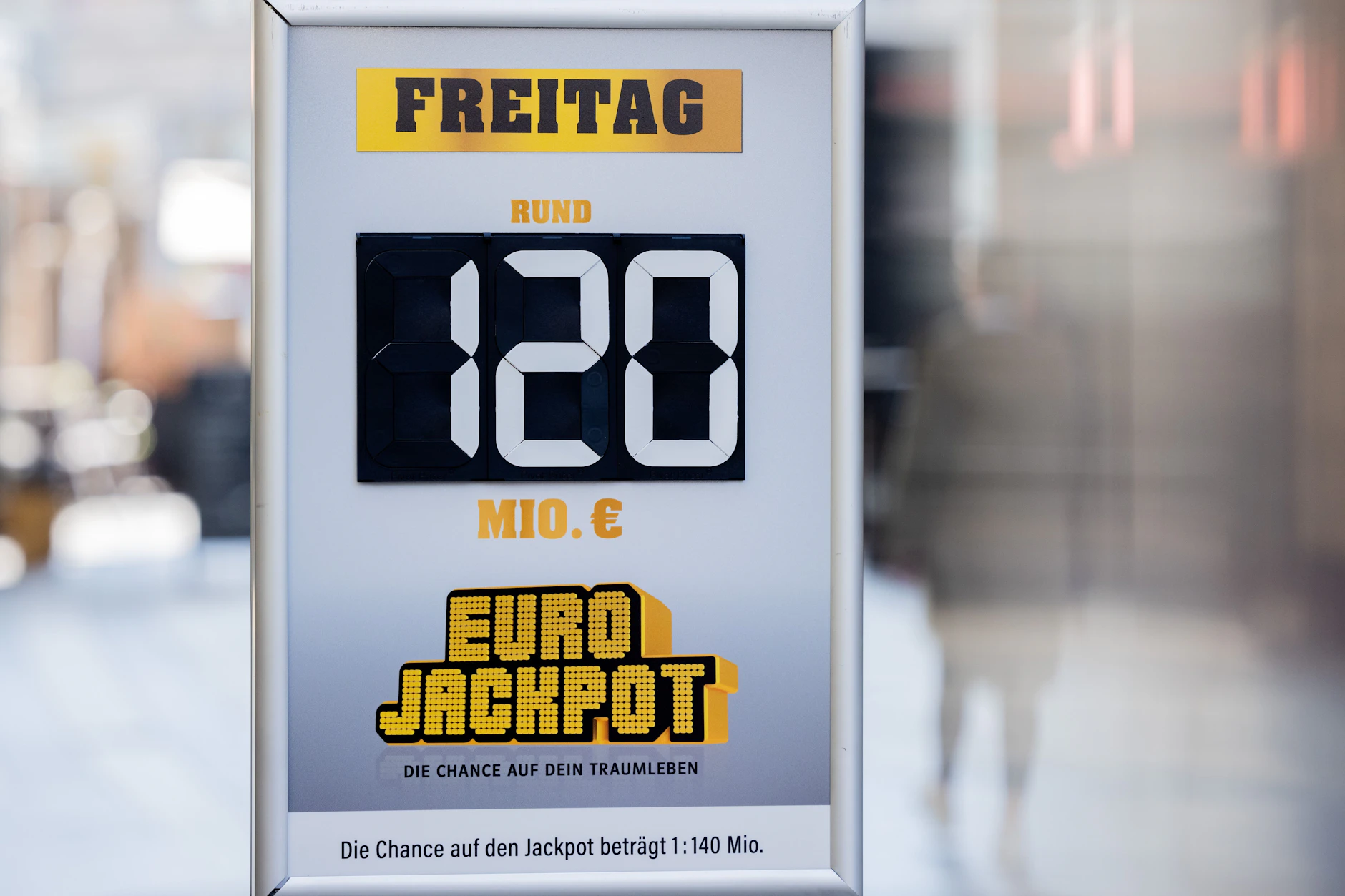 Der Jackpot beim Eurojackpot ist aktuell schon wieder auf 120 Millionen angewachsen. Am Dienstagabend werden die Zahlen wieder gezogen.