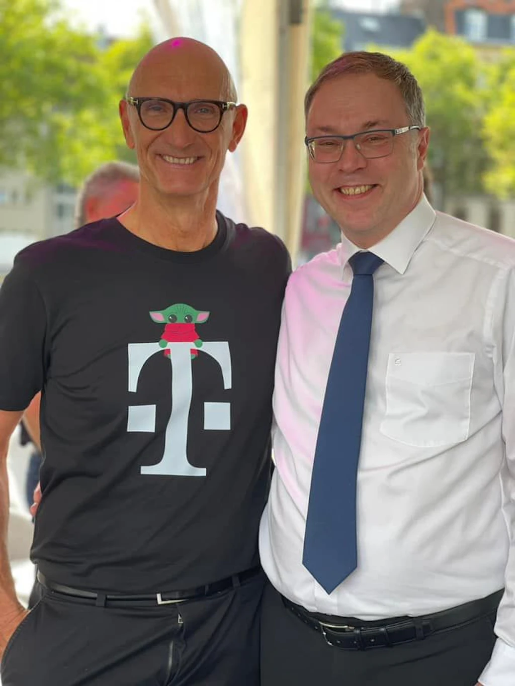 Telekom-Top-Manager Tim Höttges ließ sich mit Matthias Hundt ablichten.