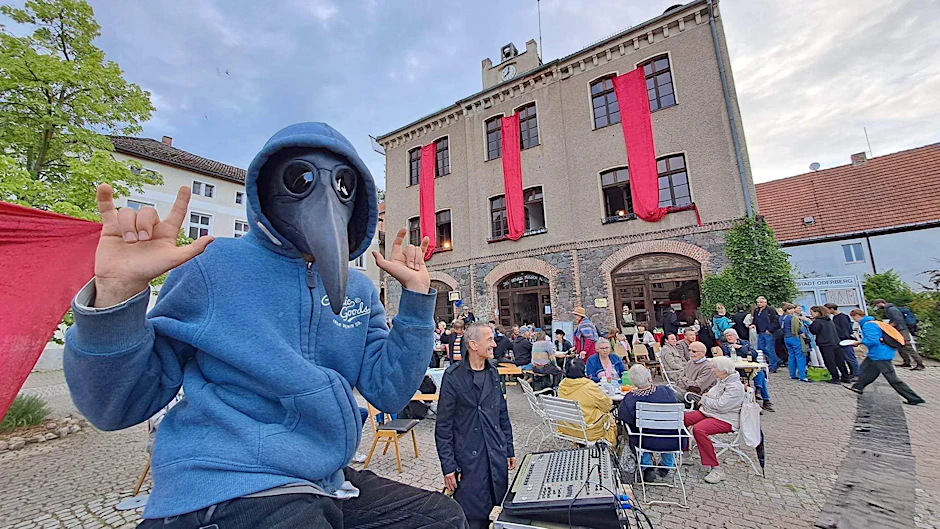 Das Rathaus in Oderberg steht leer und öffnet im Sommer für Spiele.