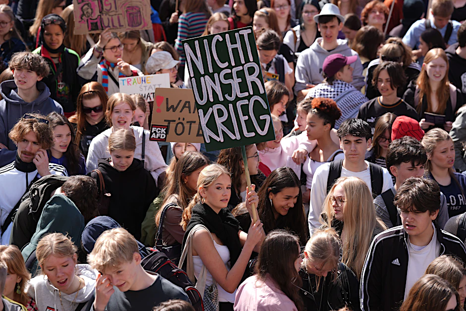 Tausende Schüler versammelten sich Anfang Mai bundesweit zum „Schulstreik gegen Wehrpflicht“.