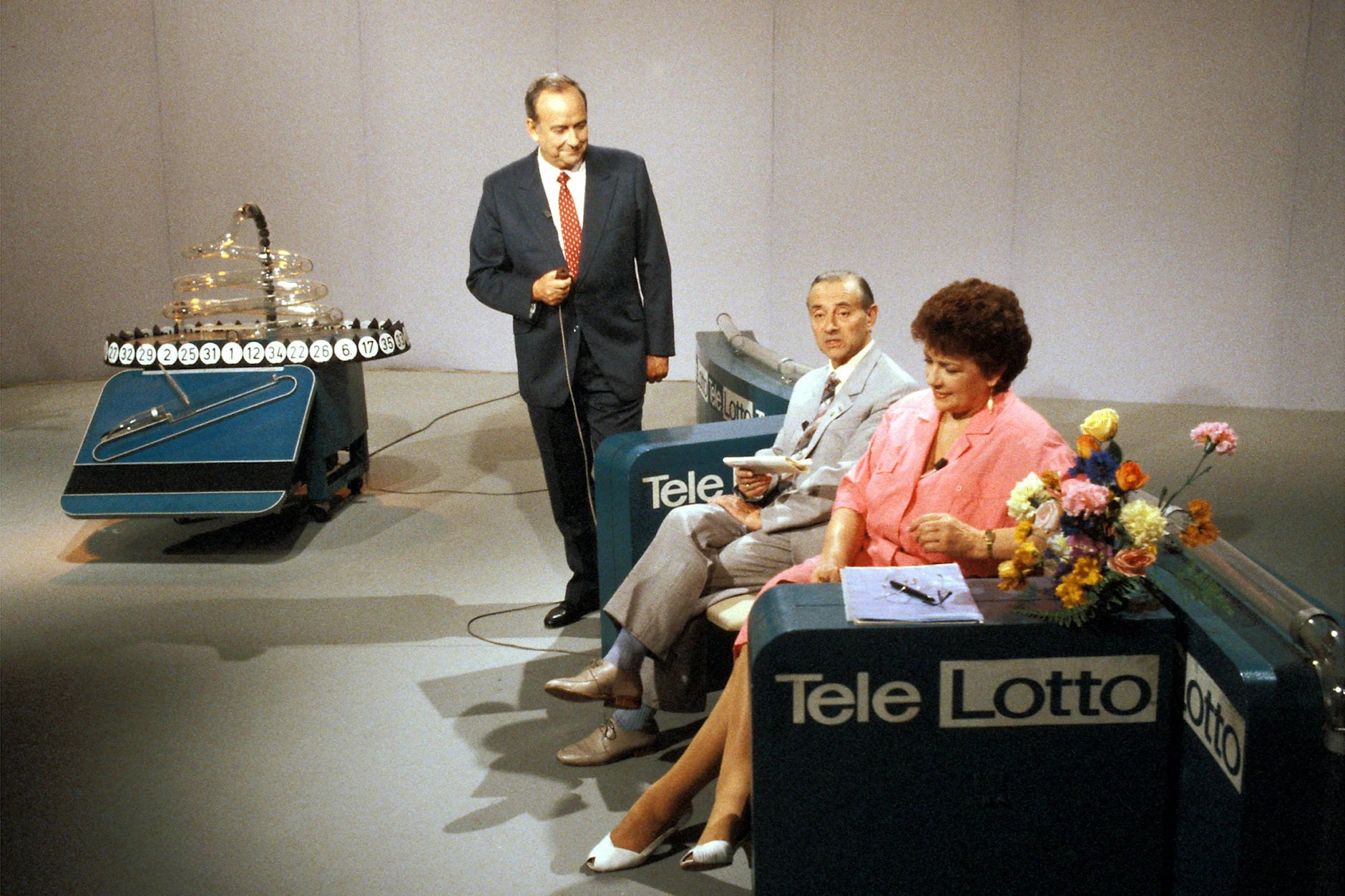 Wolfgang Reichardt, Moderator der 1. und der 1000. Sendung „Tele-Lotto“ des DDR-Fernsehens mit Ziehungsleiter Wolfgang Morgner und Justiziarin Sabine Herrmann