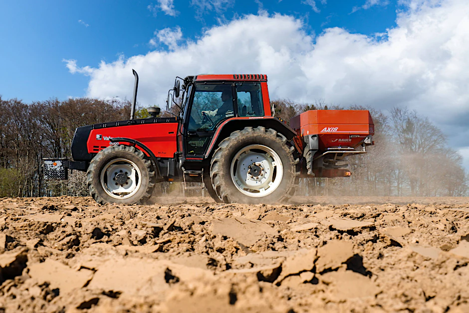 Für den landwirtschaftspolitischen Sprecher der BSW-Fraktion in Brandenburg, Gunnar Lehmann, sind die Bundesregierung und die EU schuld an den stark gestiegenen Düngerpreisen, die den Landwirten zu schaffen machen.