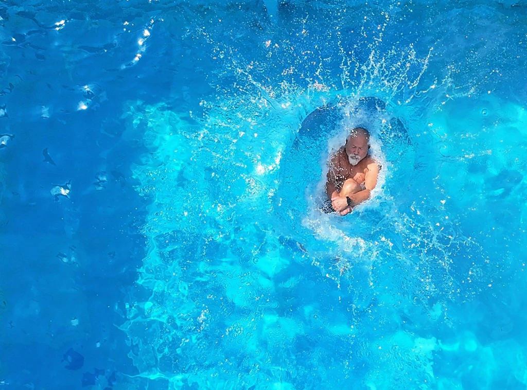 Zwischen Sonnenmilch und Revierkampf: Die zehn goldenen Freibad-Regeln