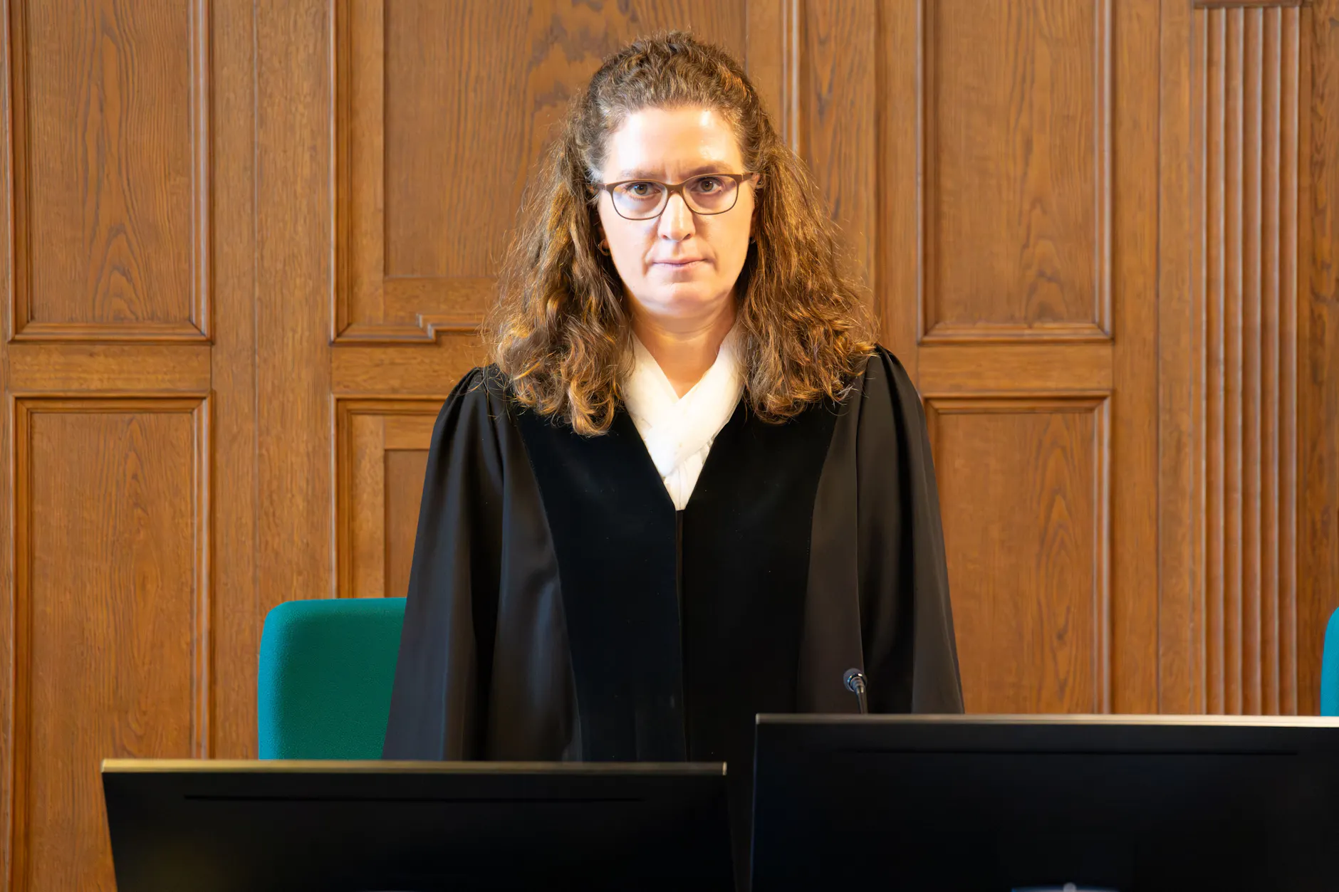 Die Vorsitzende Richterin leitet den Prozess gegen Kyoroghli M.