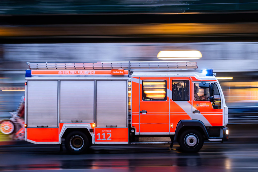 Die Feuerwehr war mit 32 Einsatzkräften vor Ort. (Symbolbild)