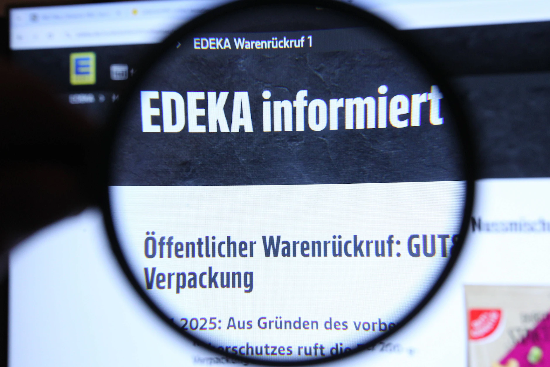 Zuletzt rief Edeka Erdnuss-Snacks wegen möglicher Metallfremdkörper sowie Trink-Kokosnüsse und verschiedene Salamiprodukte zurück.