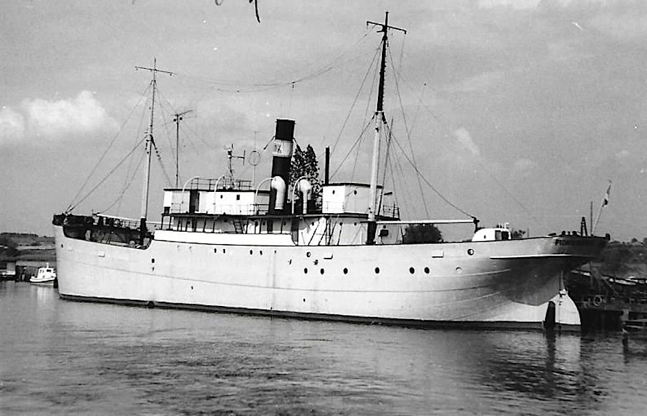 Das Schiff „Vorwärts“ an seinem alten Liegeplatz am Mühlendamm in Rostock