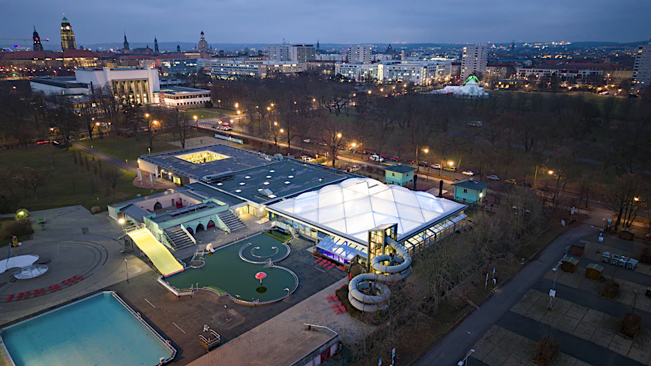 Das Georg-Arnhold-Bad in Dresden zwischen Großem Garten und Altstadt