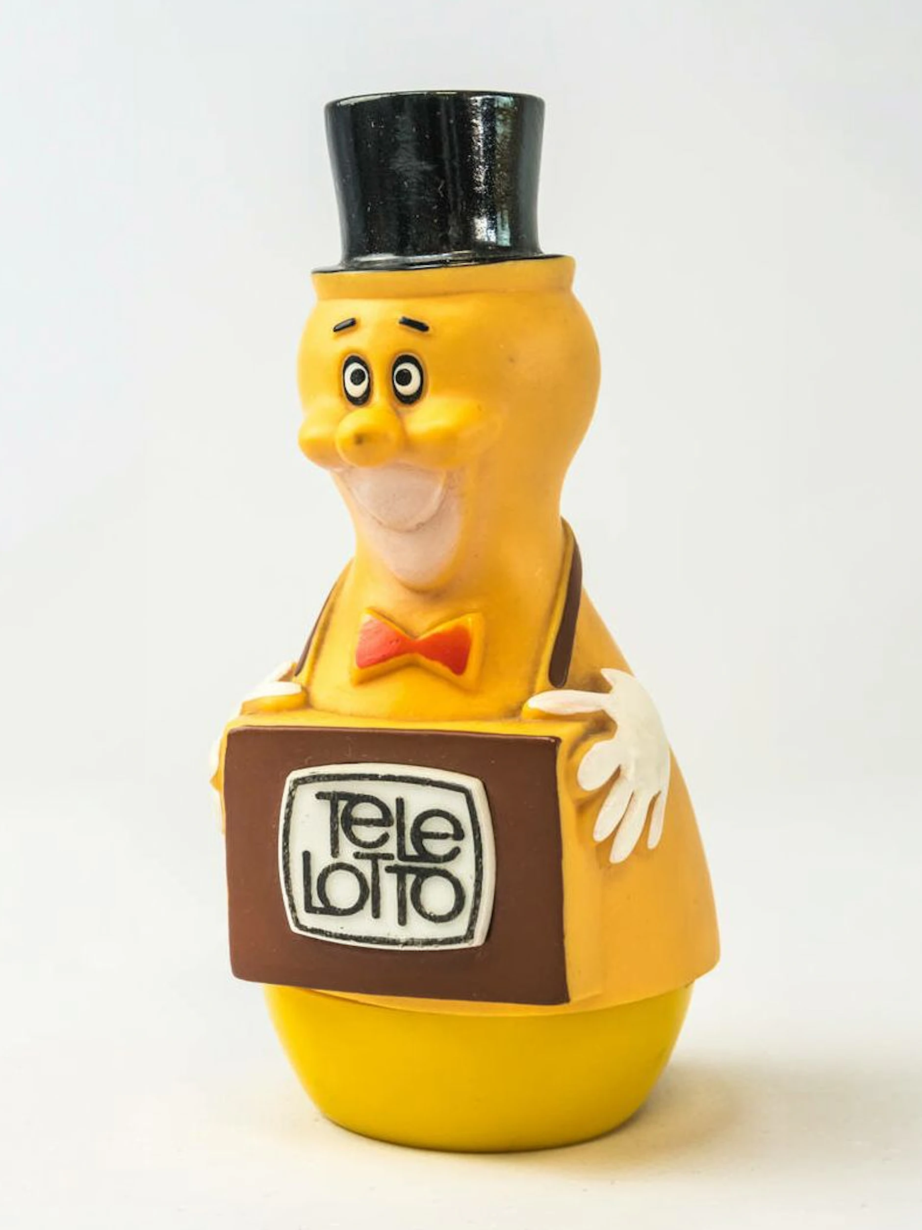Der Lotto-Otto war das offizielle Maskottchen des „Tele-Lotto“ aus der DDR. Heute schlummern mehrere Exemplare im DDR Museum Berlin.