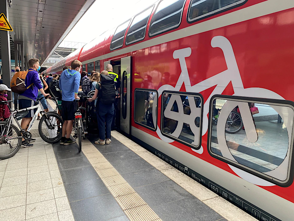 Andrang im Bahnhof Gesundbrunnen. Als 2022 das Neun-Euro-Ticket galt, stieg die Zahl der Reisenden an. Seitdem blieb sie hoch.