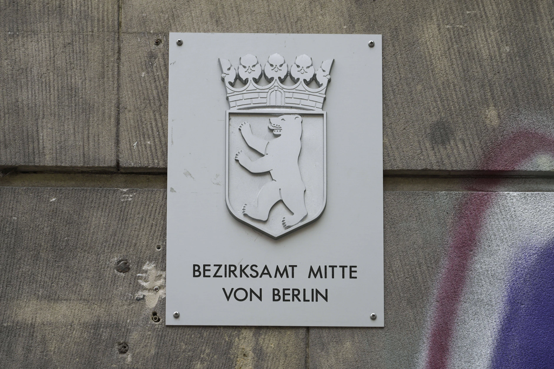 Das Bezirksamt Berlin Mitte braucht bis zu 16 Wochen für die Bearbeitung von Elterngeldanträgen.