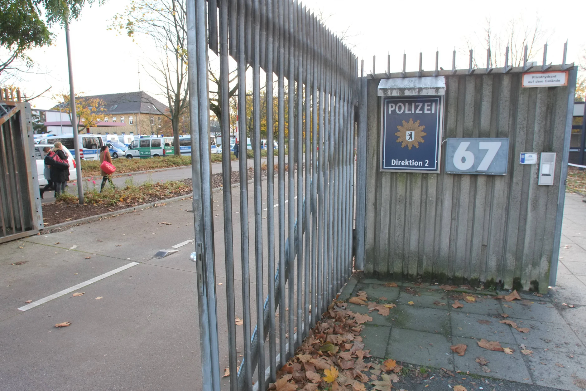  Eingang zur Direktion 2 und zur Polizeiakademie in Ruhleben (Spandau).