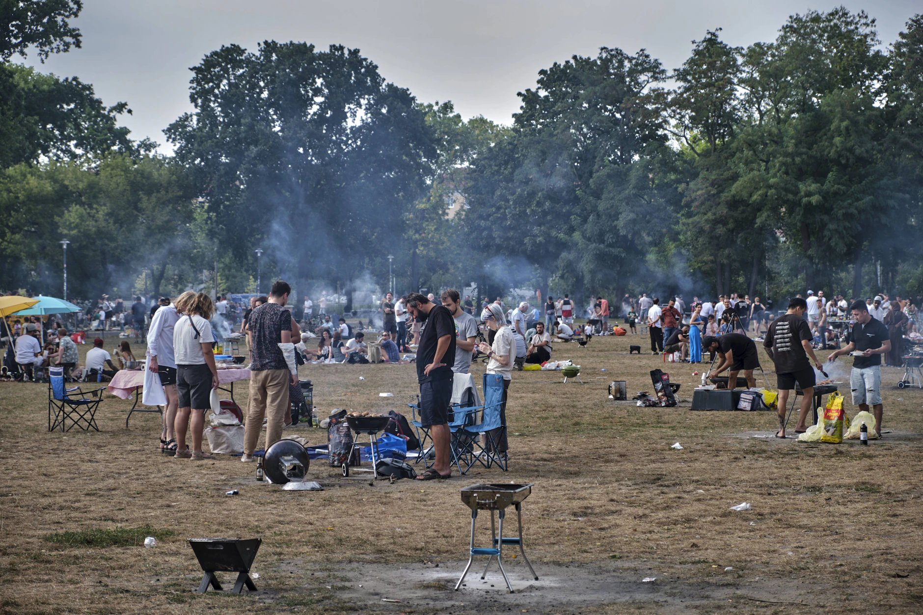 Der Grillplatz im Volkspark Friedrichshain gehört zu den beliebtesten in Berlin.