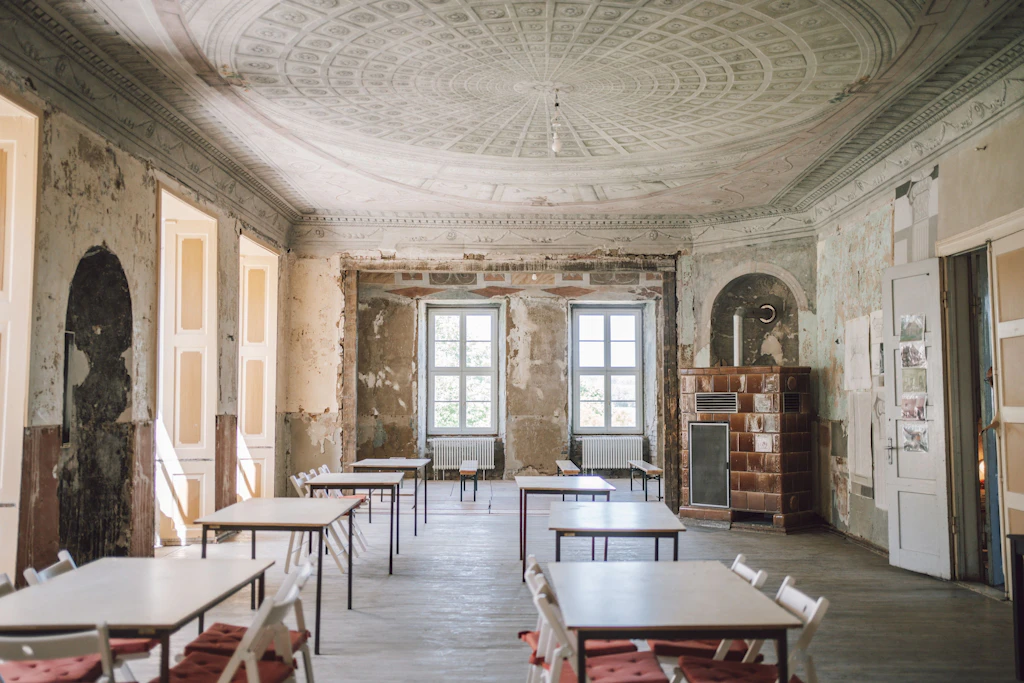 Burg Trechow wurde zum Denkmal von nationaler Bedeutung erklärt auch wegen der in MV einmaligen italienischen Illusionsmalerei an der Decke des Großen Saals.
