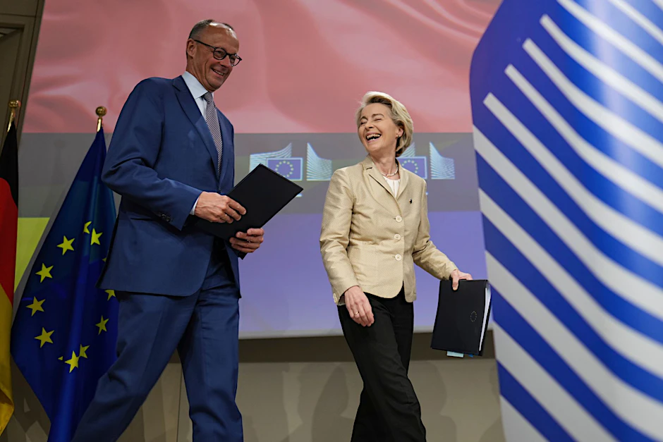 Bundeskanzler Friedrich Merz und die Präsidentin der Europäischen Kommission, Ursula von der Leyen in Brüssel: Lachend in den rechtsstaatlichen Abgrund?