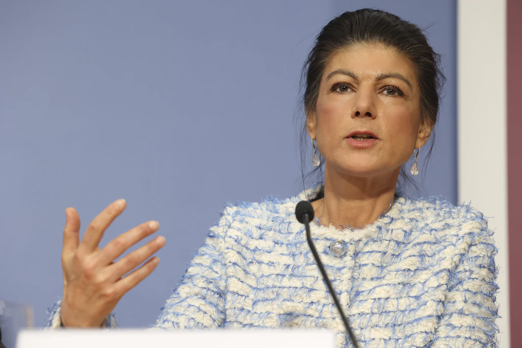 Der Fall Hüseyin Dogru sei ein weiteres Beispiel für den autoritären Umbau des deutschen Staates, sagt Sahra Wagenknecht der Berliner Zeitung.
