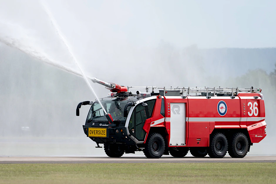 Ein Feuerwehrfahrzeug am Stützpunkt Richmond der Australian Air Force nahe Syndey während der Richmond Airshow 2025