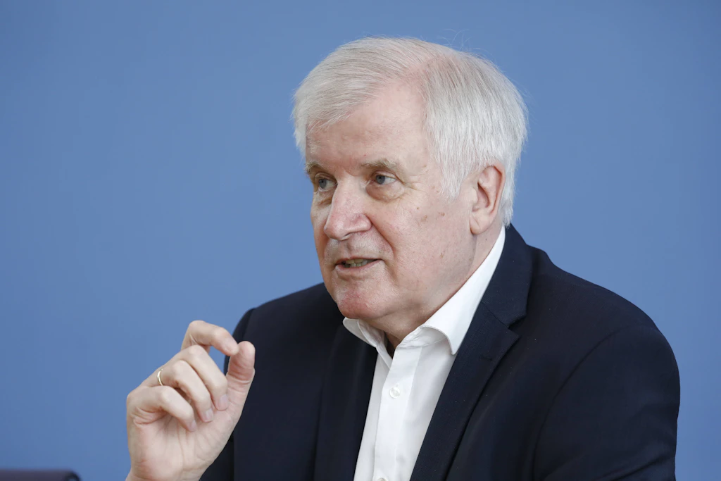 Hohe AfD-Umfragewerte im Osten: Seehofer und Gysi über die Landtasgwahlen