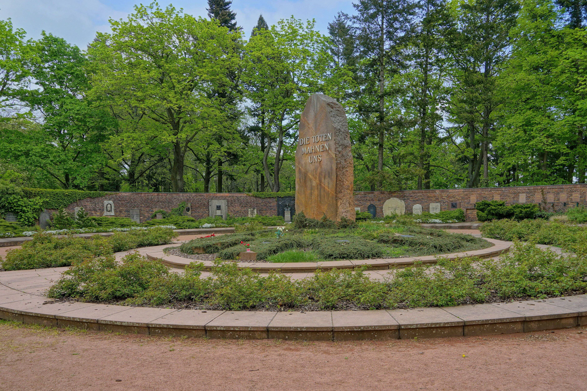 Der Zentralfriedhof Friedrichsfelde: Nahe der Gedenkstätte der Sozialisten sollten die Honeckers beigesetzt werden.
