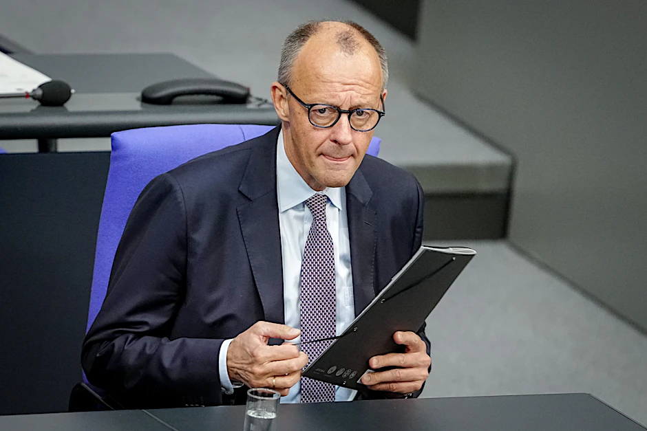 Bundeskanzler Friedrich Merz (CDU) wurde von einem Mann in einem Facebook-Kommentar als „Lackaffe“ bezeichnet.