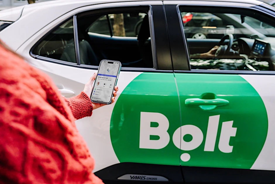 Handy zücken, App abrufen – und das Auto kommt. Auch in Berlin sind Fahrdienstvermittler wie Bolt tätig. Steigen bald die Fahrpreise?
