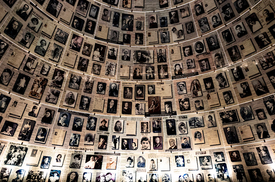 Jerusalem: Die Halle der Namen in der Holocaust Gedenkstätte Yad Vashem.