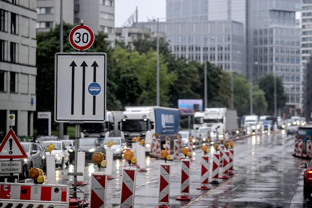 Baustellen sorgen auch diese Woche in Berlin für Verkehrseinschränkungen auf mehreren Straßen.