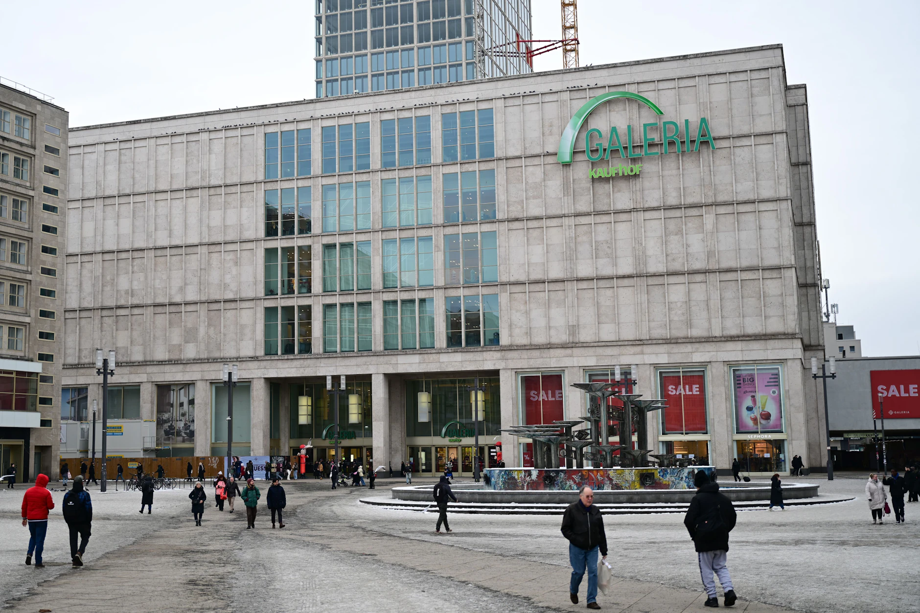 Millionen für Galeria, aber Schließungen drohen! Bleibt das Alex-Kaufhaus?