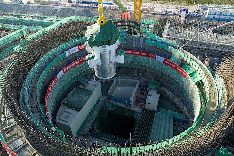 Die Welt baut neue Atomreaktoren: Deutschland weiß es besser und importiert lieber Strom